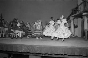 Szenenbilder eines Ballettabends mit den Ballettstücken "Goya-Suite", "Der Dreispitz" von Manuel de Falla und "Spanische Tänze" an der Komischen Oper Berlin : Szenenbild
