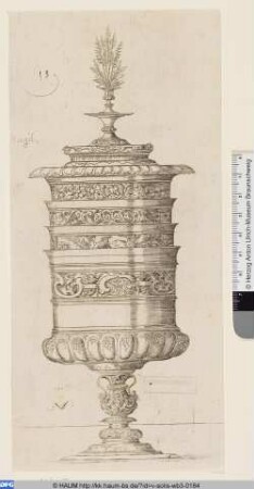 Hoher Deckelpokal mit Ornamentfriesen