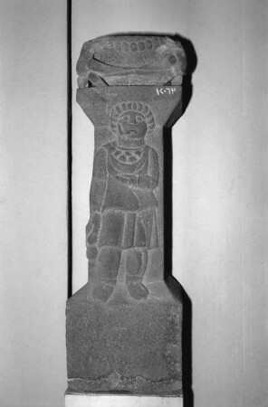 Altar mit dem Bildnis eines Mannes mit Opfergaben
