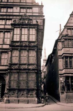 Hannover: Leibnizhaus, Erker, mit Blick in Gasse