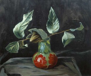 Rote Vase mit Blättern