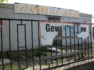 Quedlinburg - Bauruine im Stadtzentrum : Ehemaliges Gewerbegebiet als Bauruine in Quedlinburg, aufgenommen ca. 2004