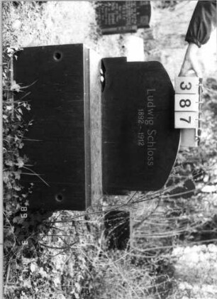 Grabstein 387 (Index: 100093451) Maße HxBxT: 90x75x43 cm: Grabstein 387