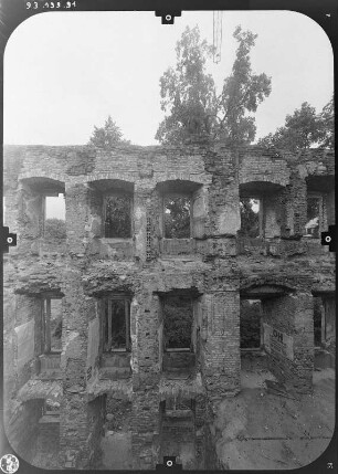 Bad Muskau. Ruine des Neuen Schloßes. Innenansicht