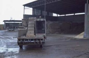 Fotografie: Ein- und Auslagerungstechnik, Flachsilo, Flachsilofräse