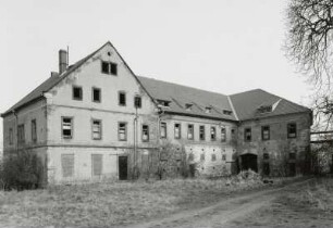 Dohna-Borthen, Kleinborthener Straße 10/12. Rittergut, Wohnstallgebäude (19. Jh.)
