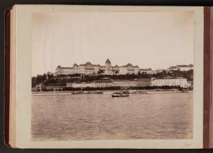 Fotoalbum aus dem Nachlass von Will Heraucourt : Albumseite 80 mit einer Fotografie (Stadtansicht von Budapest)