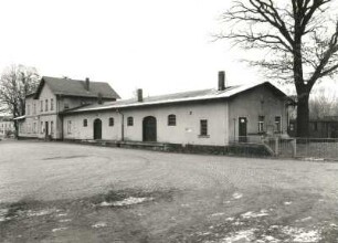 Radeburg, Bahnhofstraße. Bahnhof (1884). Empfangsgebäude