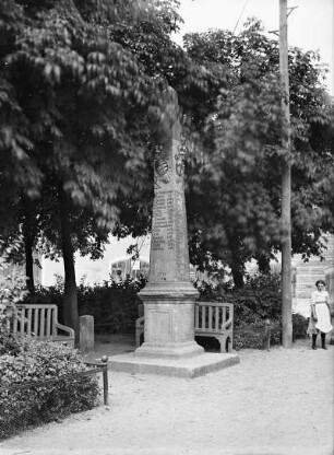 Distanzsäule : Mügeln. Distanzsäule (1730) an der Straße nach Burxdorf