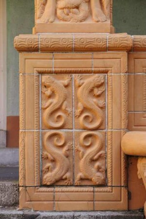 Terrakottaverkleidungen der Arkade — Postament