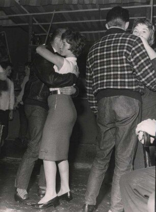 Jugend tanzt. Teenager Bar
