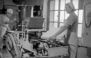 Aufnahmen einer Reportage aus der Süßwarenfabrik VEB Zetti Schokoladen und Zuckerwaren Zeitz in Zeitz