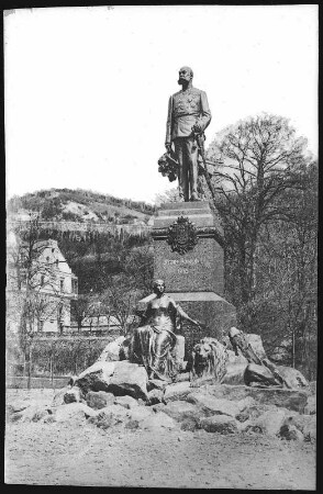 Karlsbad. Kaiser-Franz-Josef-Denkmal (1910) : Karlsbad. Denkmal Kaiser Franz Josef I. (1910; E. Boermel, 1923 entfernt)