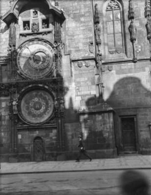 Prager Rathausuhr : Die astronomische Uhr an der Südmauer des Altstädter Rathauses in Prag.