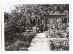 Reichsgartenschau 1939 auf dem Killesberg, Stuttgart: Terrasse mit Pergola, Sitzmauer, Plattenweg