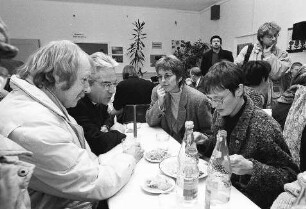 Freiburg im Breisgau: Bundesfamilienministerin Claudia Nolte beim Essenstreff Vauban