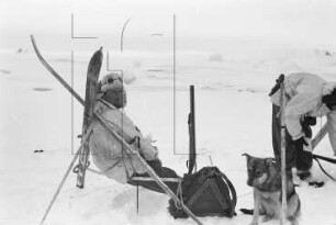 Eis vor dem Südabfall Kap Lovén : Rast (Heinz Schneider, Werner Schlösser)