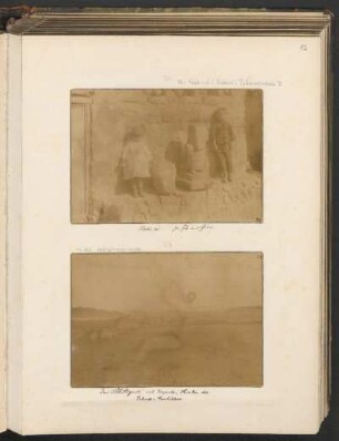 Bolivia. : [Alte Steinsculpturen und Kinder im Hofe der Hacienda Lacaya (südl. vom Titicaca See).]