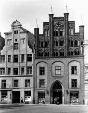 Stralsund-Altstadt, Alter Markt 6/5. Wohnhäuser (1357 [Nr. 6], vor 1358 [Nr. 5]. Straßenfront