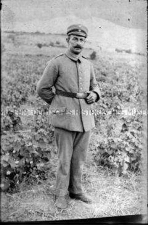 Offizier auf einem Feld, 1. Weltkrieg