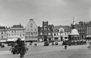 Wismar, Markt : Wismar. Markt mit Wasserkunst. Ostseite von Westen