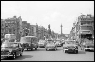 Dublin: O'Connell Street von der Brücke aus