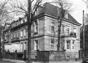 Dresden-Neustadt, Jägerstraße 4 / Arndtstraße 1. Doppelvilla (um 1875). Eckansicht mit Einfriedung