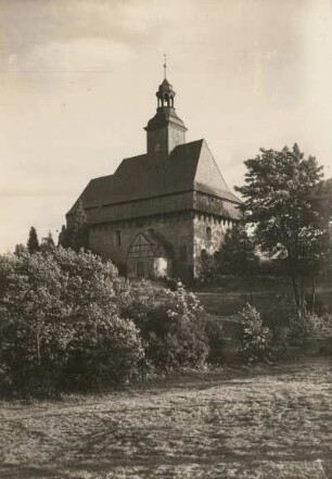Lauterbach, Wehrkirche : Lauterbach. Blick auf die Wehrkirche mit seitlichem Anbau