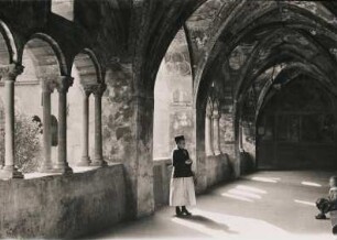 Brixen. Südtirol. Italien. Kreuzgang des 1758 geweihten Doms Mariae Aufnahme in den Himmel und St. Kassian. Zu sehen sind Fresken an den Wänden