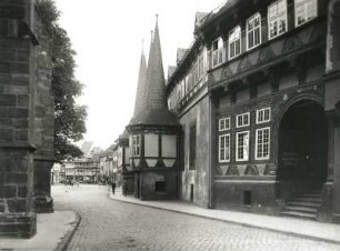 Einbeck, Rathaus : Einbeck. Rathaus und Ratswaage. Blick zum Untermarkt