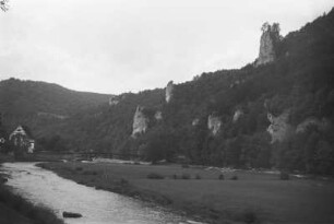 Donaudurchbruch : Blick auf eine Felsbruchkante an der Donau bei Gutenstein