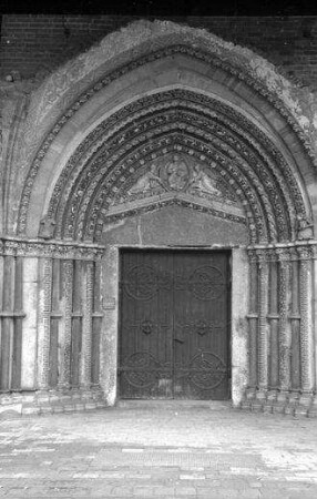 Lübeck: Paradies, Domportal