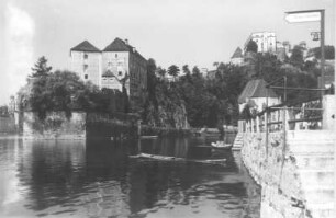 Passau. Blick von der Ilzmündung flußaufwärts gegen Veste Niederhaus, Veste Oberhaus und Salvatorkirche