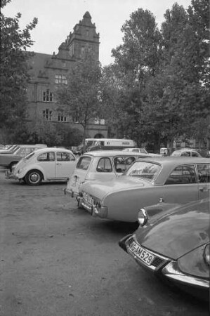 Benutzung des Kickplatzes vor dem Goethegymnasium als Parkplatz während der diesjährigen Deutschen Therapiewoche