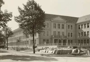 Dresden-Südvorstadt, Bernhardstraße 18. 3. Mittelschule (1955-1956)