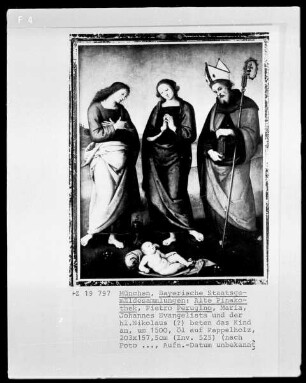 Maria, Johannes Evangelista und der heilige Nikolaus (Augustinus?) beten das Christkind an