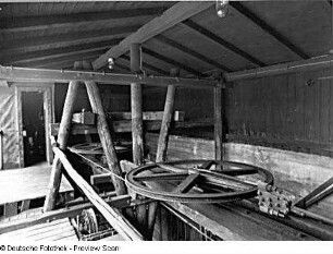 Löbau. Kohletransportbahn (Industrieseilbahn) zwischen Bahnhof und ehemaliger Färberei Römer AG. Seilantrieb in einem Schuppen