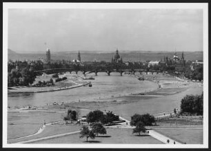 Dresden, Elbe : Dresden. Blick vom Aussichtspavillon am Waldschlösschen auf die Silhouette der Altstadt