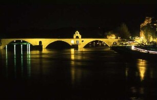Avingnon - Historische Brücke : Die historische Brücke über die Rhône. Aufgenommen 2001 in Avignon
