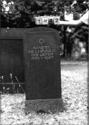 Grabstein 1942 [Hahn S. 90 Grab-Nr. 2832]