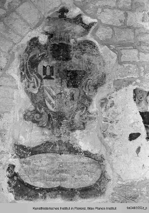 Wanddekoration mit Wappen und Madonna?