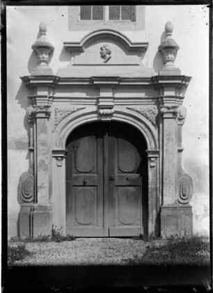 Salem Kloster bzw. Schloss Salem Marstall rechtes Eingangsportal