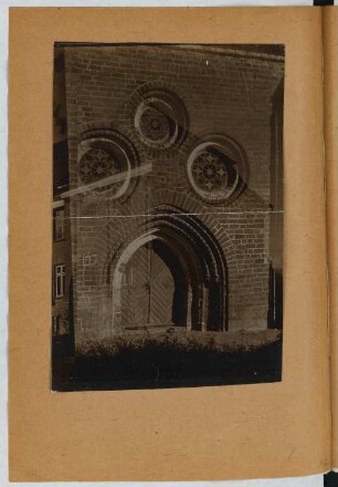 Dorfkirche, Kalkhorst: Ansicht Portal (aus: Skizzen- und Fotoalbum 25)
