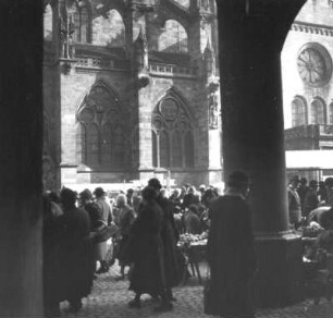 Freiburg im Breisgau. Markt auf dem Münsterplatz