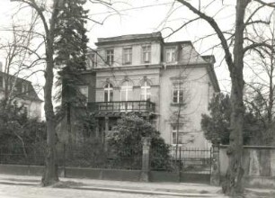 Dresden-Blasewitz, Tolkewitzer Straße 32. Wohnhaus (um 1865)