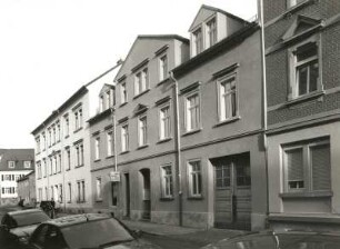 Radeberg, Dr.-Wilhelm-Külz-Straße 10. Wohnhaus mit Laden (um 1830)