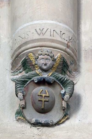 Engel mit Hauszeichen
