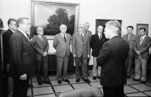 Freiburg: Regierungspräsidium; Bundesverdienstkreuz für Wilhelm Widerhold überreicht durch Wirtschaftsminister Eberle