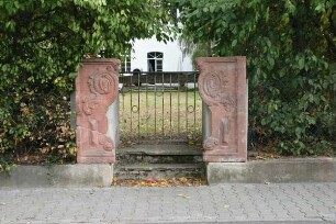 Ehemaliges Jagdschlösschen mit Einfriedung und Grünfläche (Massivbau); Babenhausen, Sandstraße 2, Im Ort