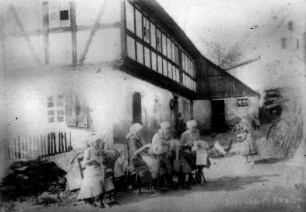 Klöpplerinnen am Berg-Gut